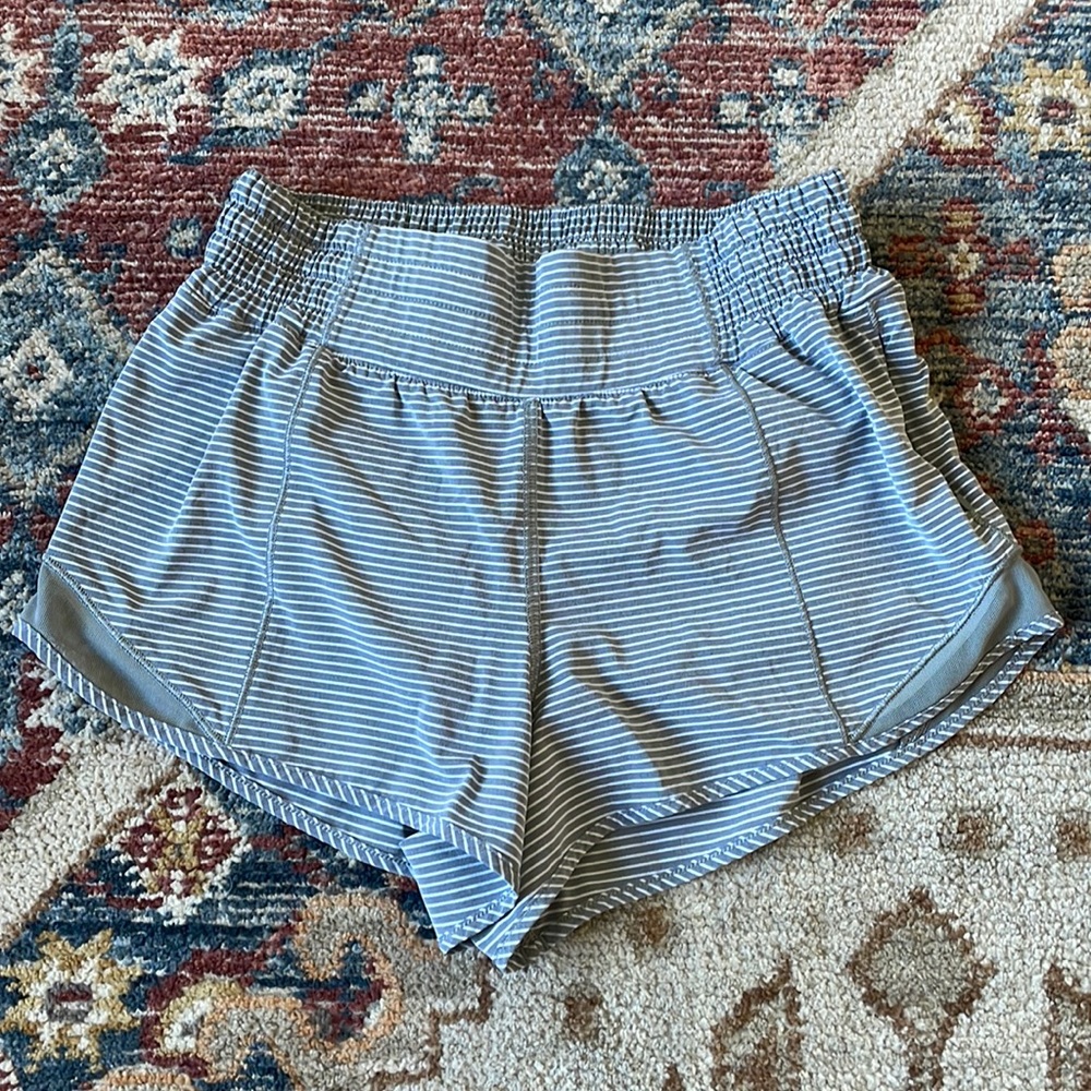 Lululemon hotty hot HR 2.5” inseam short, grey and white stripe, size 4
